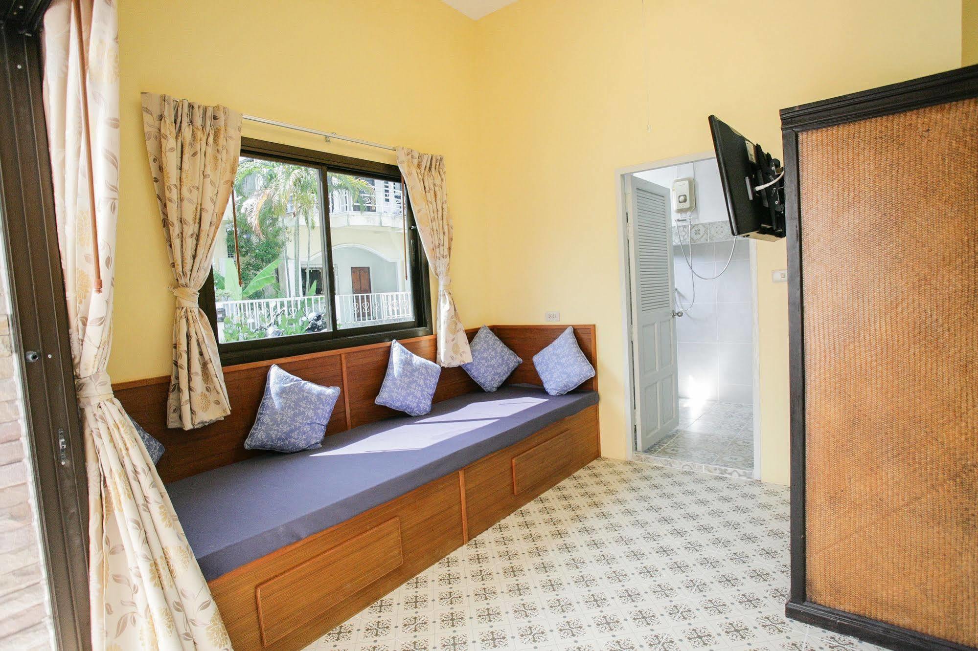 Eriksson Guesthouse Patong Dış mekan fotoğraf