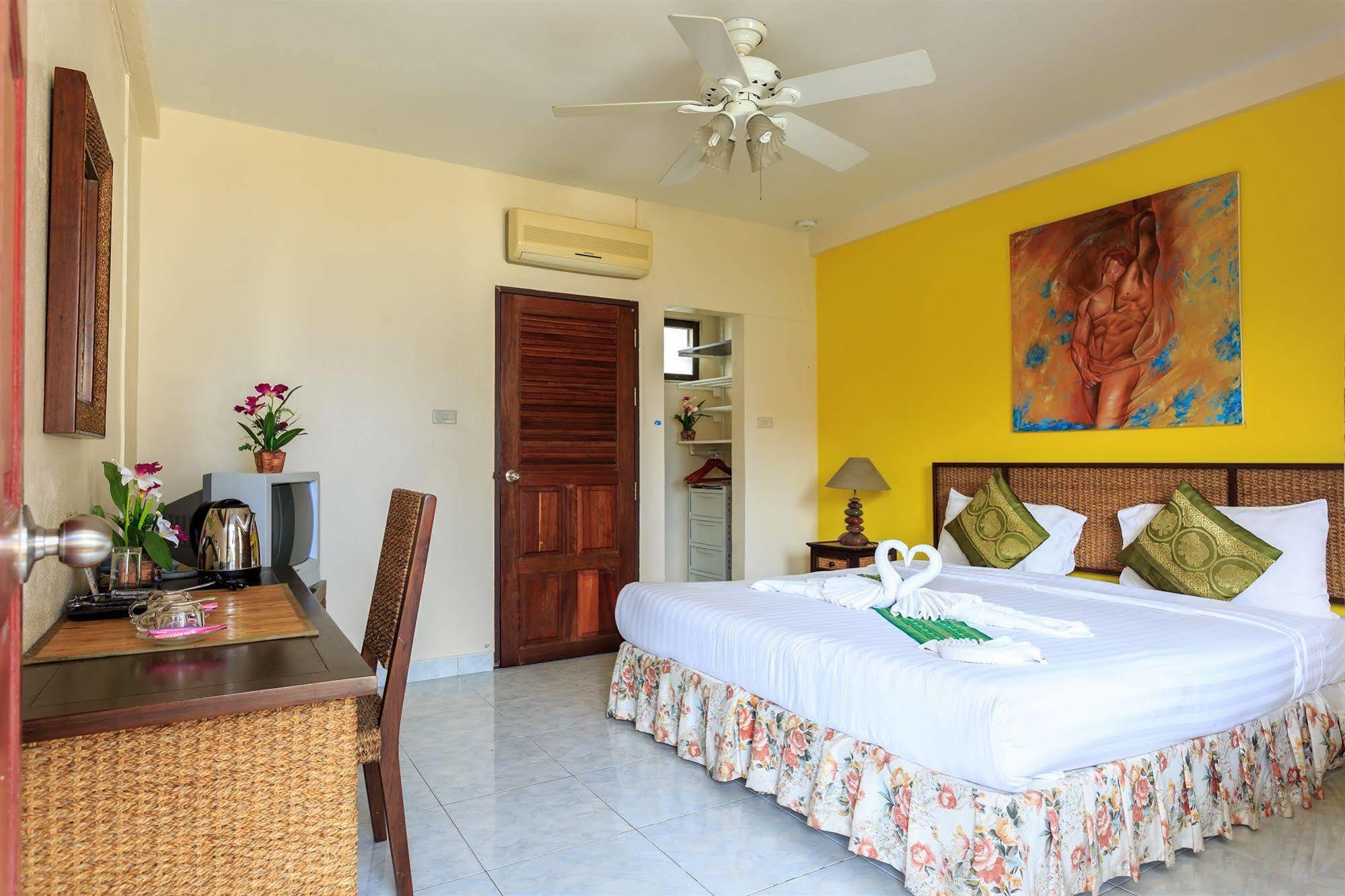 Eriksson Guesthouse Patong Dış mekan fotoğraf