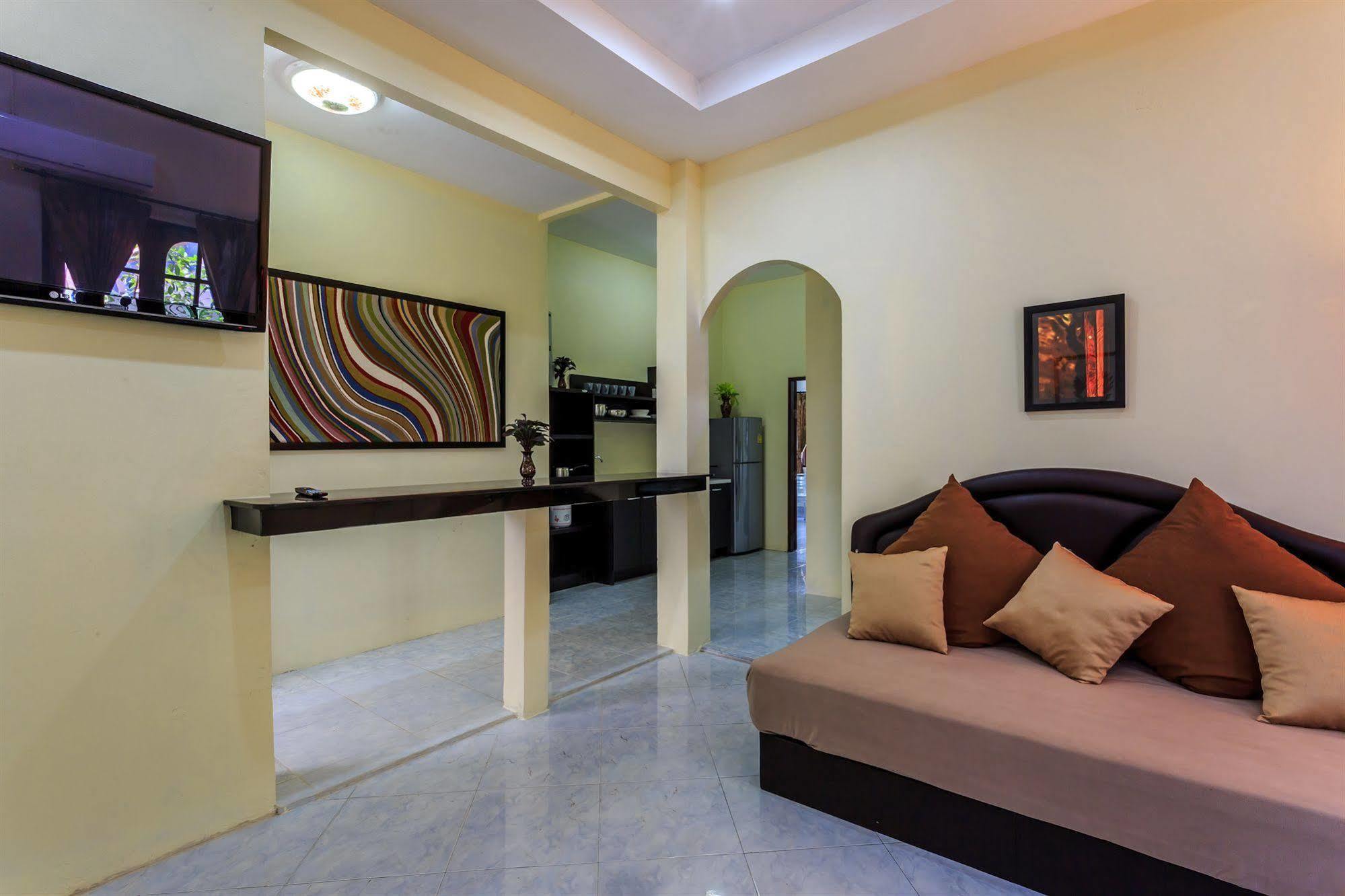 Eriksson Guesthouse Patong Dış mekan fotoğraf